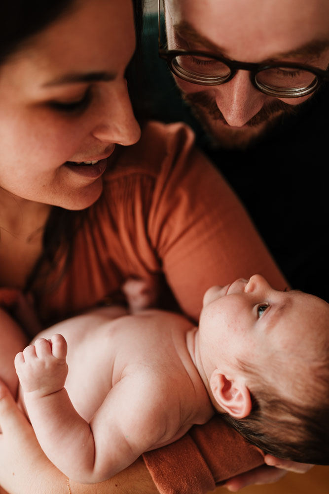 Photographe Famille Lyonnaise - une session photo de vos enfant dans la douceur de votre foyer