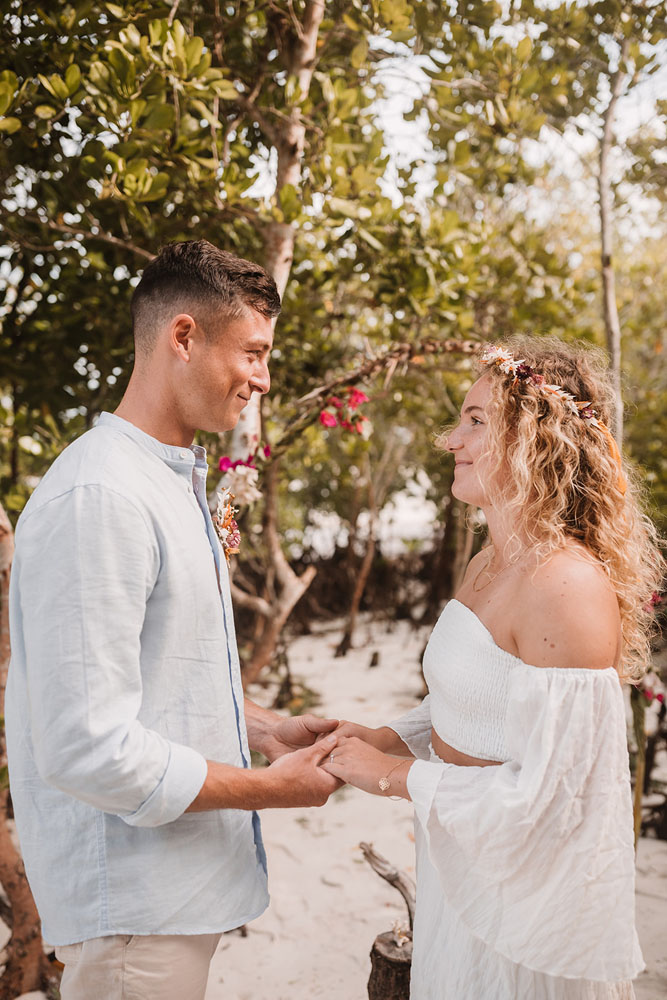 Photographe Elopement - un mariage intimiste sur la plage