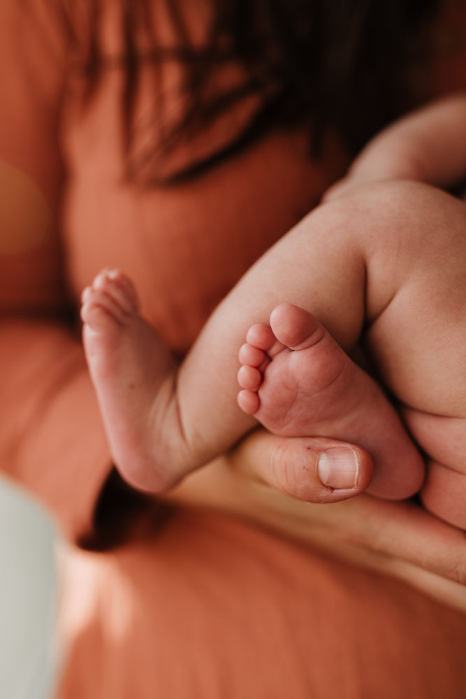Photographe Maternité et Naissance - des photos intimistes et douces avec votre bébé