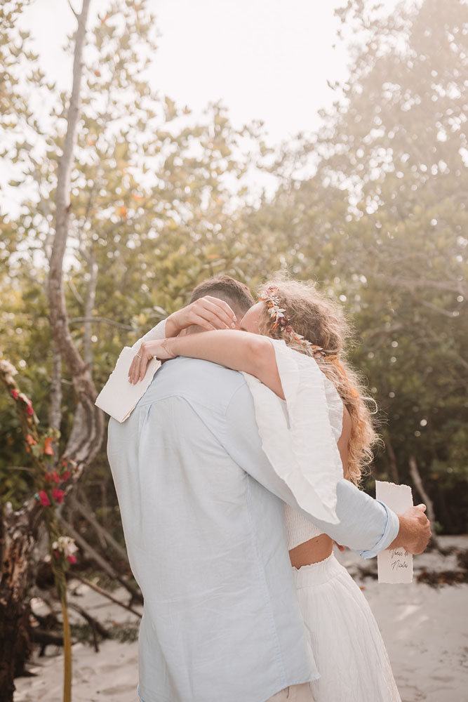 Photographe Elopement - un mariage intimiste sur la plage