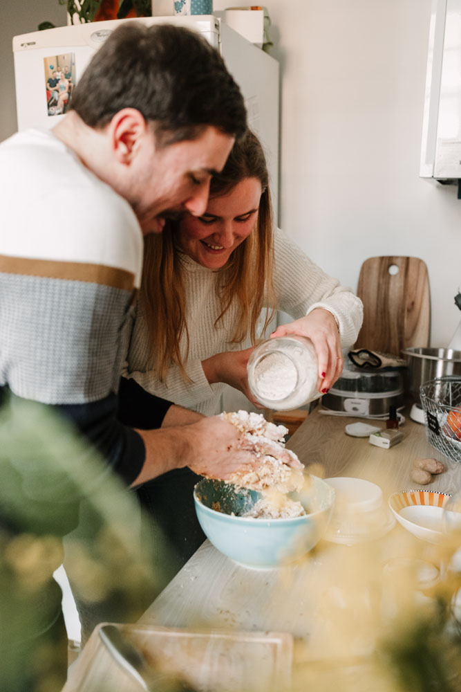 Faire une séance photo de couple à la maison à Lyon