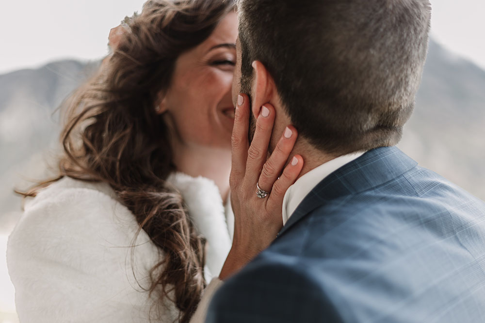 couple-seance-photo-bague-mariage-lyon-photographe-faverges